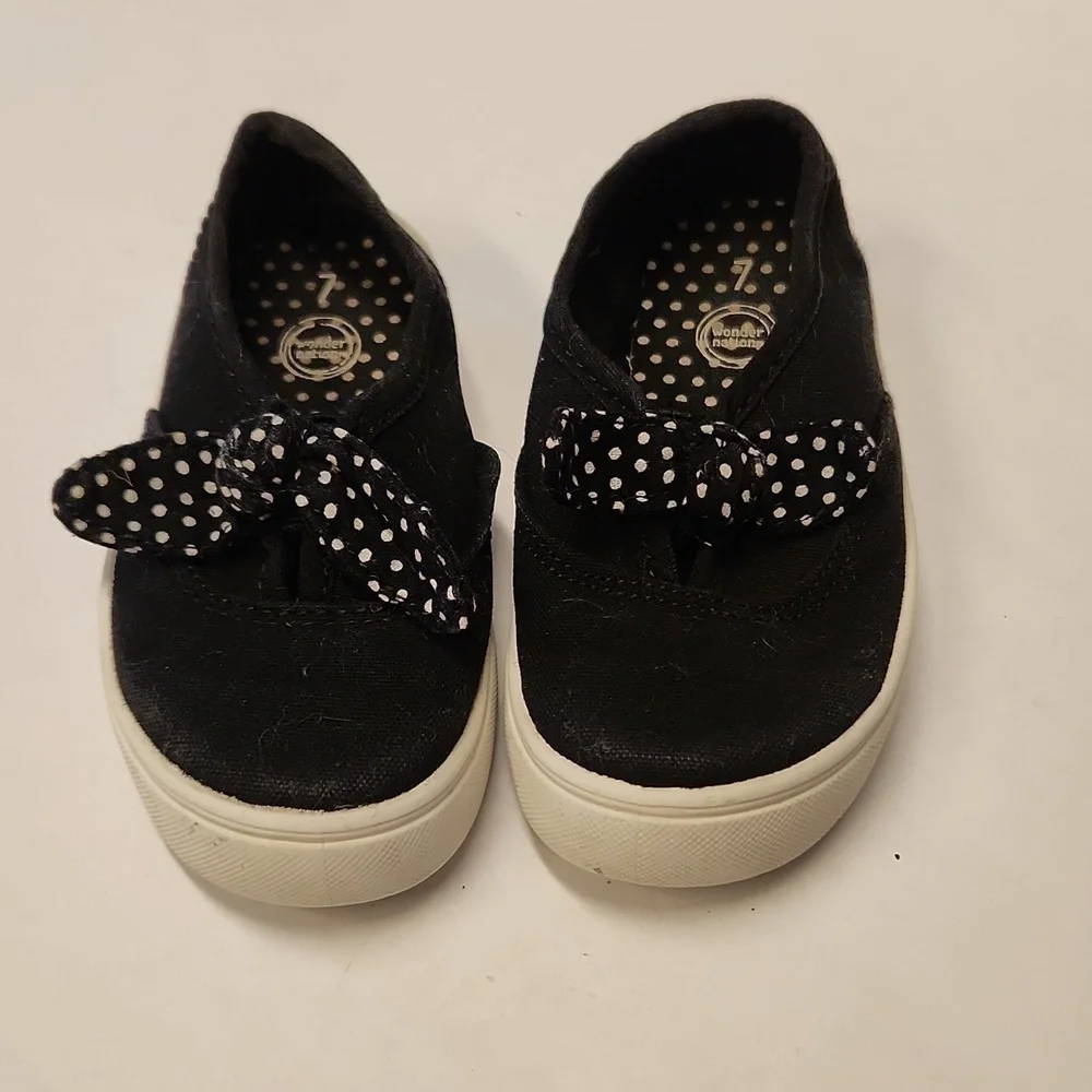 Wonder Nation Girls Shoes size 7 slip on Sneakers Bows